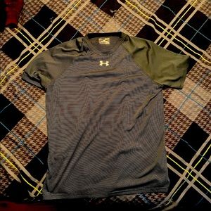 Medium under armor t shirt grey